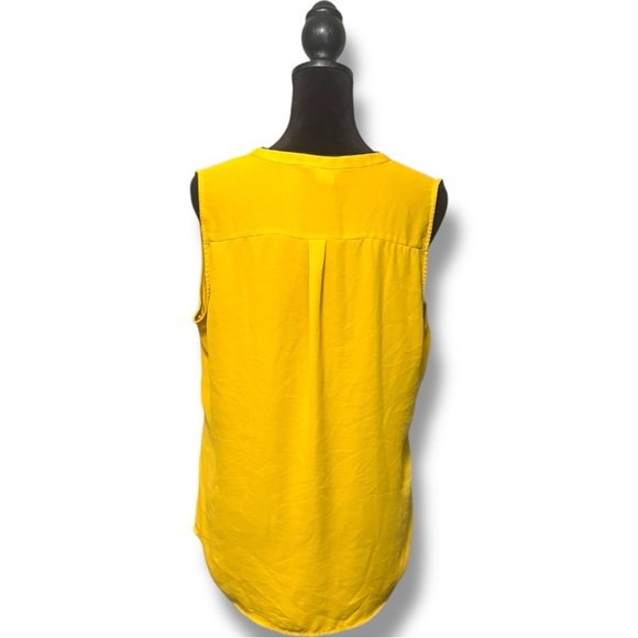 H&M Mustard Yellow w/Black Piping Sleeveless Lightweight Pleated V-Neck Blouse - Picture 5 of 16